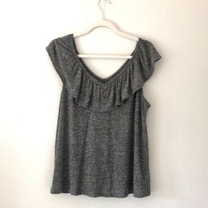 🔥3/$15 Adorable Ruffled Vneck Top Never Worn